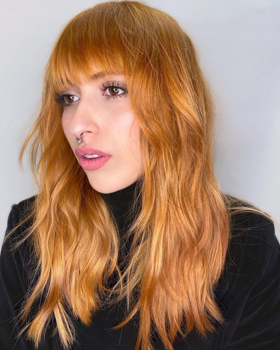WellaEducation's tweet photo. This #coppershag is bangin'! 😉 #jhonyveiga

#PROtechnique:
Jhony created a fringe with straight lines and light texture, using disconnected layers to promote movement. He chose a bright shade for his client to highlight the movement of the cut. https://t.co/j1kkppWmv5