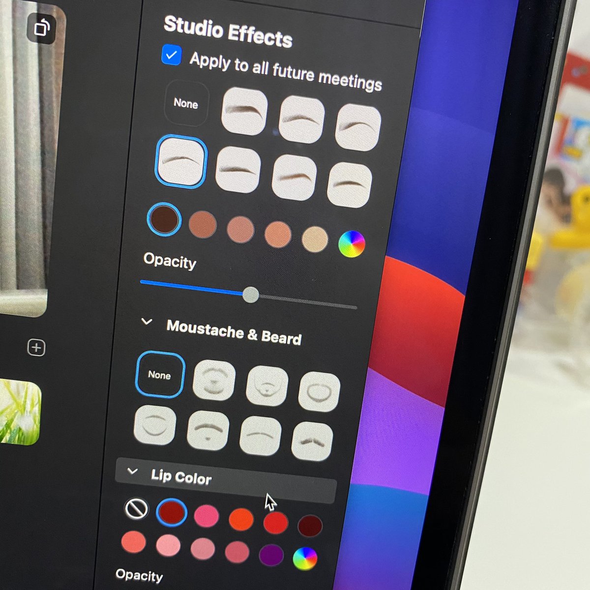 เป็นคนเดียวรึเปล่า ที่เพิ่งรู้ว่า zoom แต่งหน้าได้ด้วย แต่งครั้งเดียวใช้กับทุกมีตติ้งก็ได้ ช้อคอะ เพิ่งรู้เลย ว้าวมาก (ᵒ̤̑ ₀̑ ᵒ̤̑)ᵒᵐᵍ