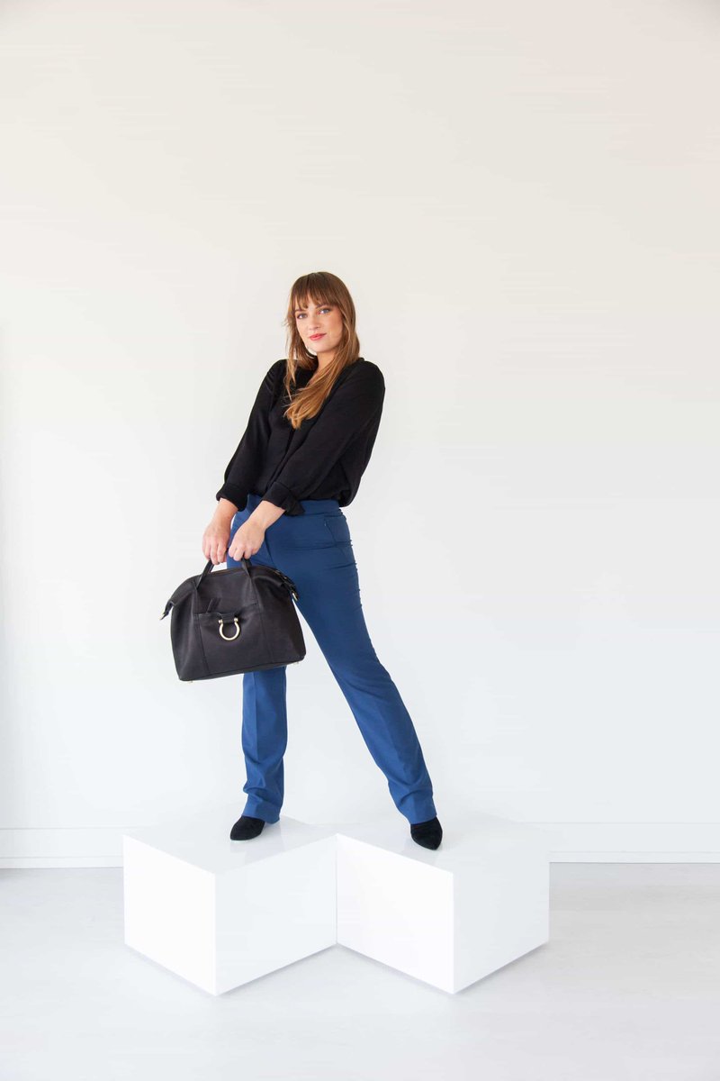 It might be Monday but at least our bag is cute 💁🏻‍♀️💁🏾‍♀️ #lindajean