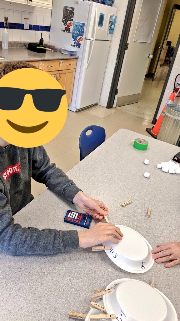 CCSands14's tweet image. First day teaching in our DD program, and we did some collecting and sorting numbers, 1-digit addition w/fine motor skills, matching digits &amp;amp; words, and creating sensory bags! 
#BetterThanAWorksheet