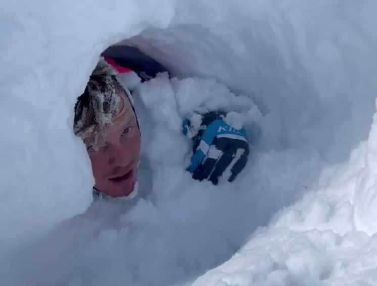 Holy Shit: Snowmobiler Films Himself Being Buried Alive In An Avalanche barstoolsports.com/blog/3324331/h…