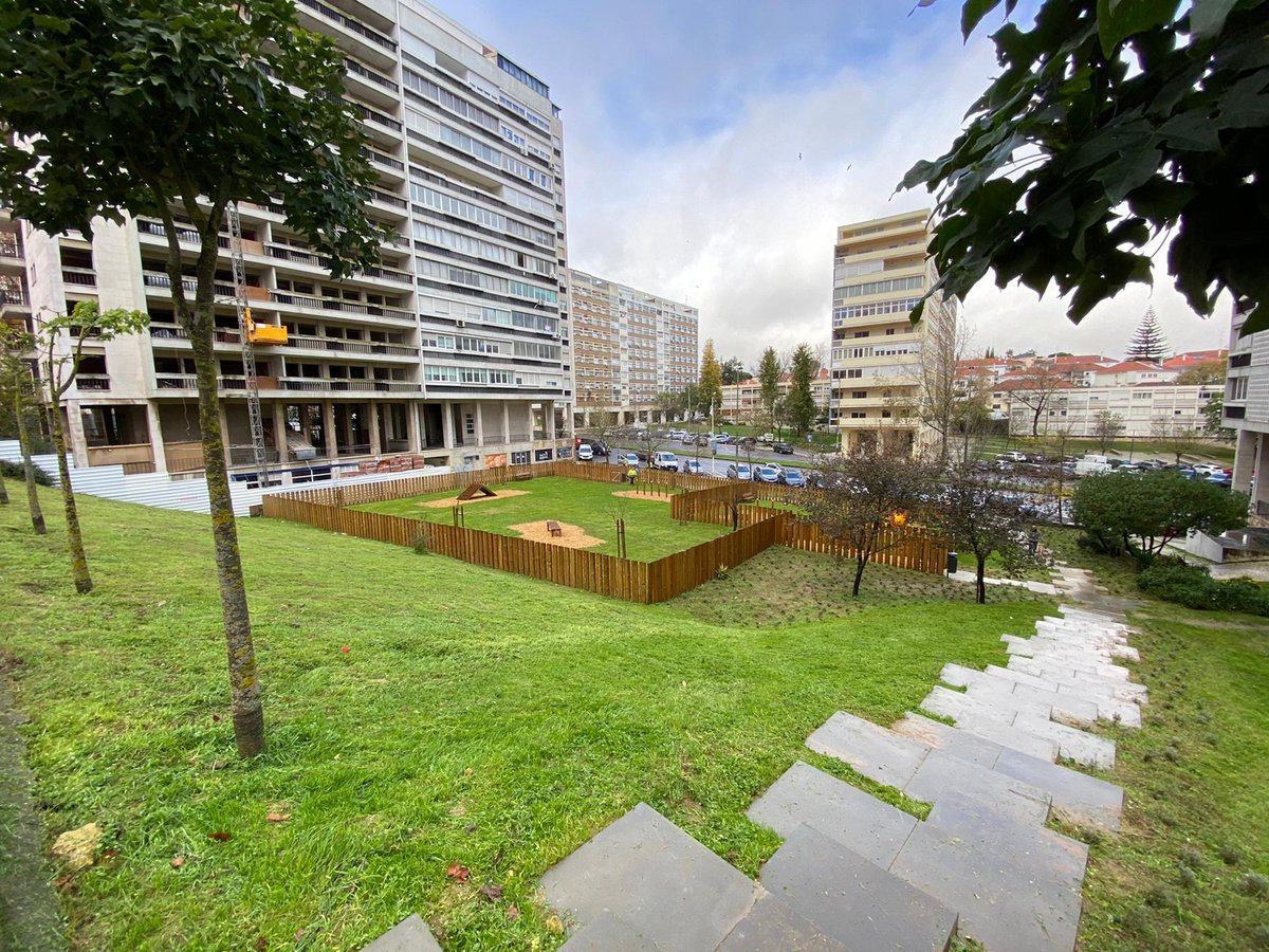 CamaraLisboa's tweet photo. Prosseguem as obras de requalificação nos logradouros da Av. dos Estados Unidos da América, num projeto integrado de criação do Corredor Verde de Alvalade.
#Lisboa #JFAlvalade #CML https://t.co/UadoK8mbGE
