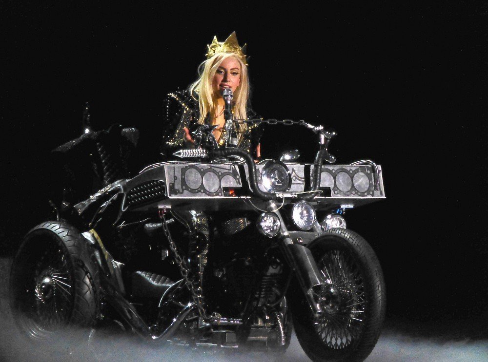 things Lady Gaga has turned into pianos (thread)1. motorcycle