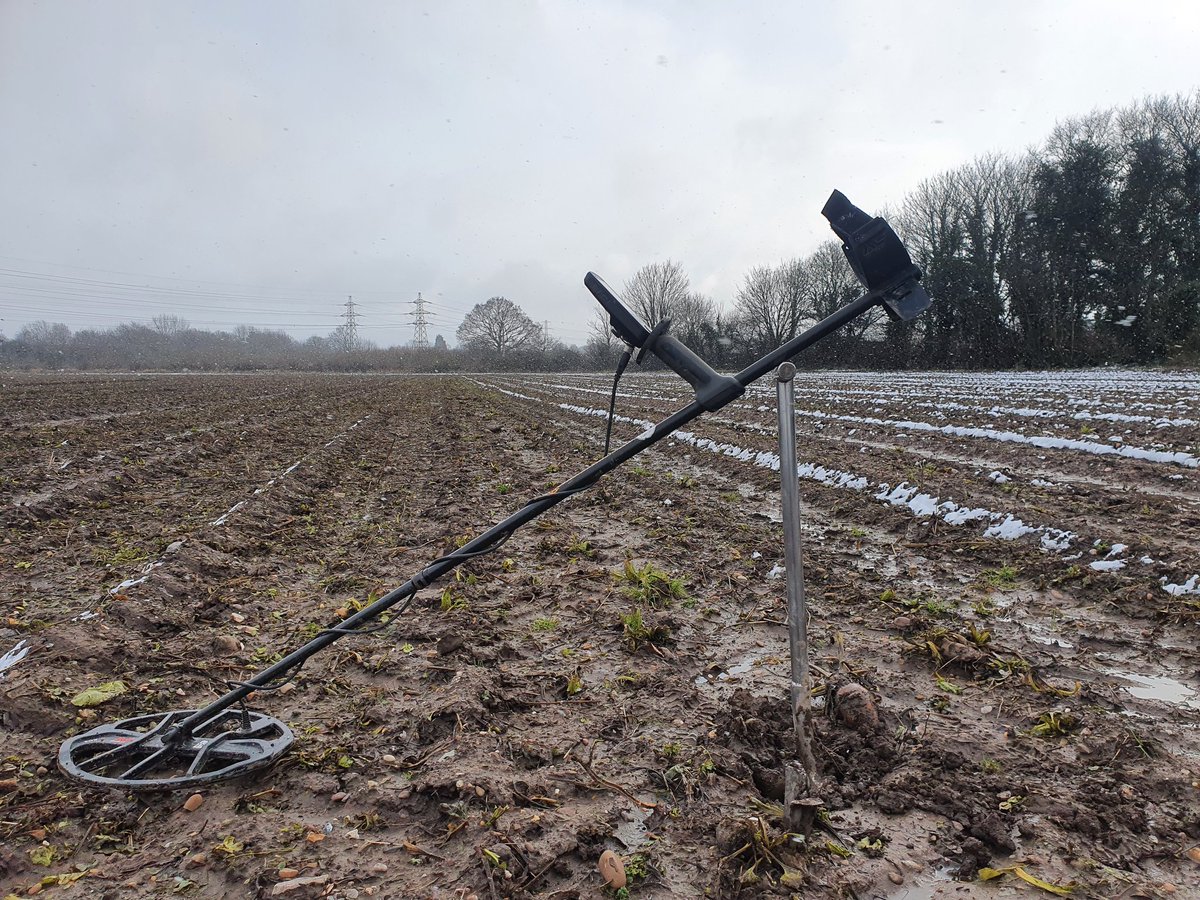 Had 1 hour in the feild to day . Silver in my second hole . Had 2 more coins and some bag seals 😎