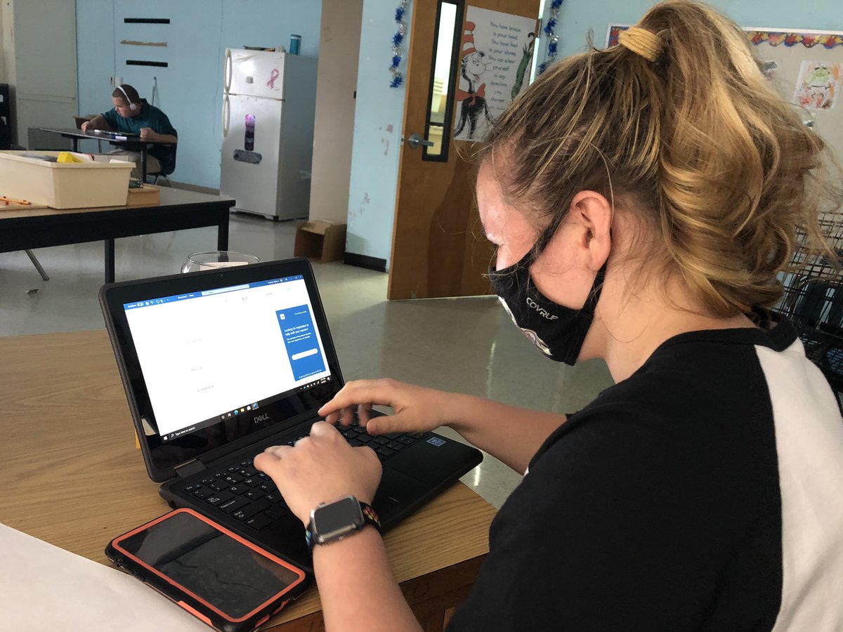 Bethany_J_Green's tweet photo. Working on that resume! Our Transition students are prepping for the real world, and *I’M* not ready! 🥲🥰
@DHSHappenings
#DHS #ESE #ESERocks #FutureLeaders #MultiVE #FAPE https://t.co/3wnMqDbiUB