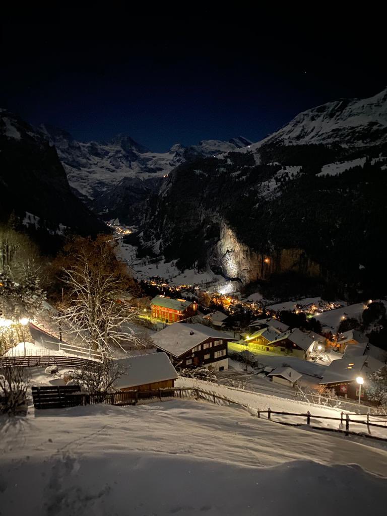 Good night, beauty! After a sun-packed day, Wengen puts its night gown on. Could you wish for a more beautiful one? 😍 #wengen