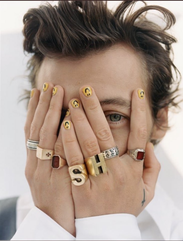 canyonmoonblu's tweet photo. ✨HARRY STYLES RING/HOODIE GIVEAWAY ✨ 

winner gets a replica of harry’s ring and ANY hoodie from his website. (yes it’s international!) 

to enter: 
- follow me/ turn notifs on 
-like and rt 

good luck!! https://t.co/fiOQLHKlrF