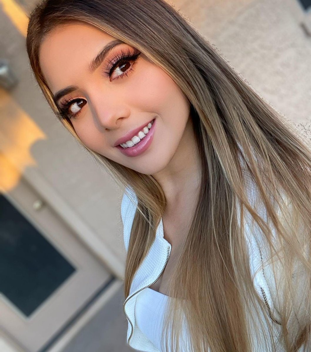 HardCandyLife's tweet photo. @marieguerrero_ looking absolutely gorgeous in the sunlight βοΈπΈ she wears #BrowsNow Gel Pomade Brow Pencil + Buffer Brush to keep her brows on point all day!
#hardcandylife #teamhardcandy https://t.co/JRAjv6ZhNj