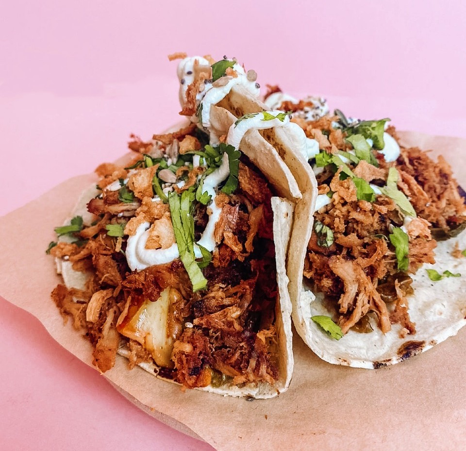 PinkMoonCafe's tweet photo. The messier the better ๐ How naughty can you make your tacos? Order one of our Build Your Own taco boxes and try it yourself! Available for next day collection ๐ฎโจ
#tacos #buildyourown #makeyourself #diyfood #tacobox #exeter #exeterrestaurant #supportindependent #supportlocal https://t.co/Oyo0MuYAC9