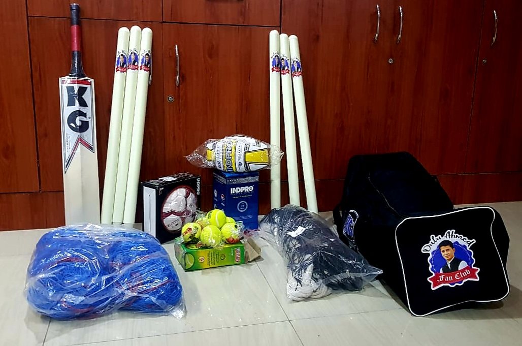 DuluAhmed27's tweet photo. অহা ইং ১০ ফেব্ৰুৱাৰী তাৰিখে দিনৰ দুই বজাত হাজোৰ বিষ্ণুৰাম মেধি প্ৰেক্ষাগৃহত হাজো সমষ্টিৰ অন্তৰ্গত ৯৫ টা ক্লাৱৰ প্ৰতিটো ক্লাৱক তলত উল্লেখ কৰা খেলৰ সকলো সামগ্ৰী বিতৰণ কৰা হব। https://t.co/0QdTSGRizb