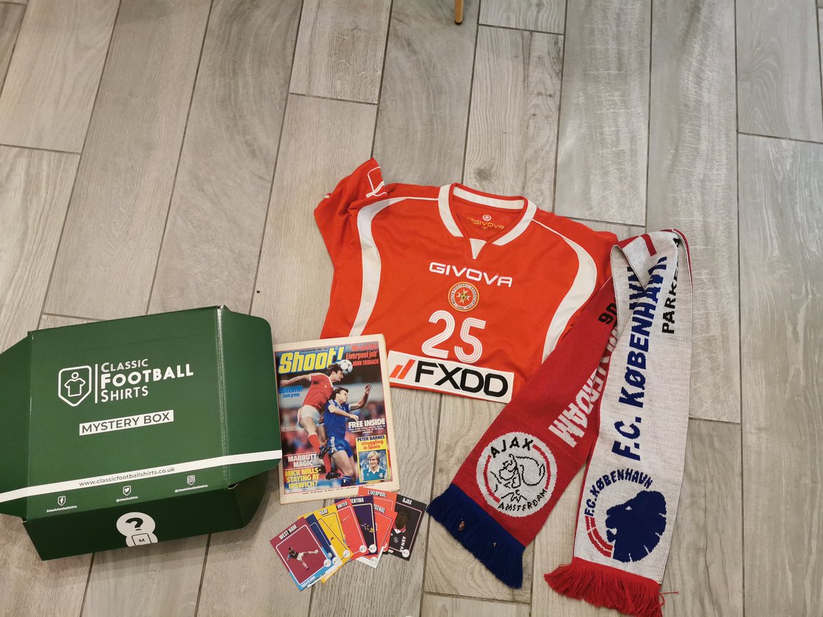 pizzulo1's tweet photo. First of many mystery boxes  @classicshirts https://t.co/XhBjcgcjr0