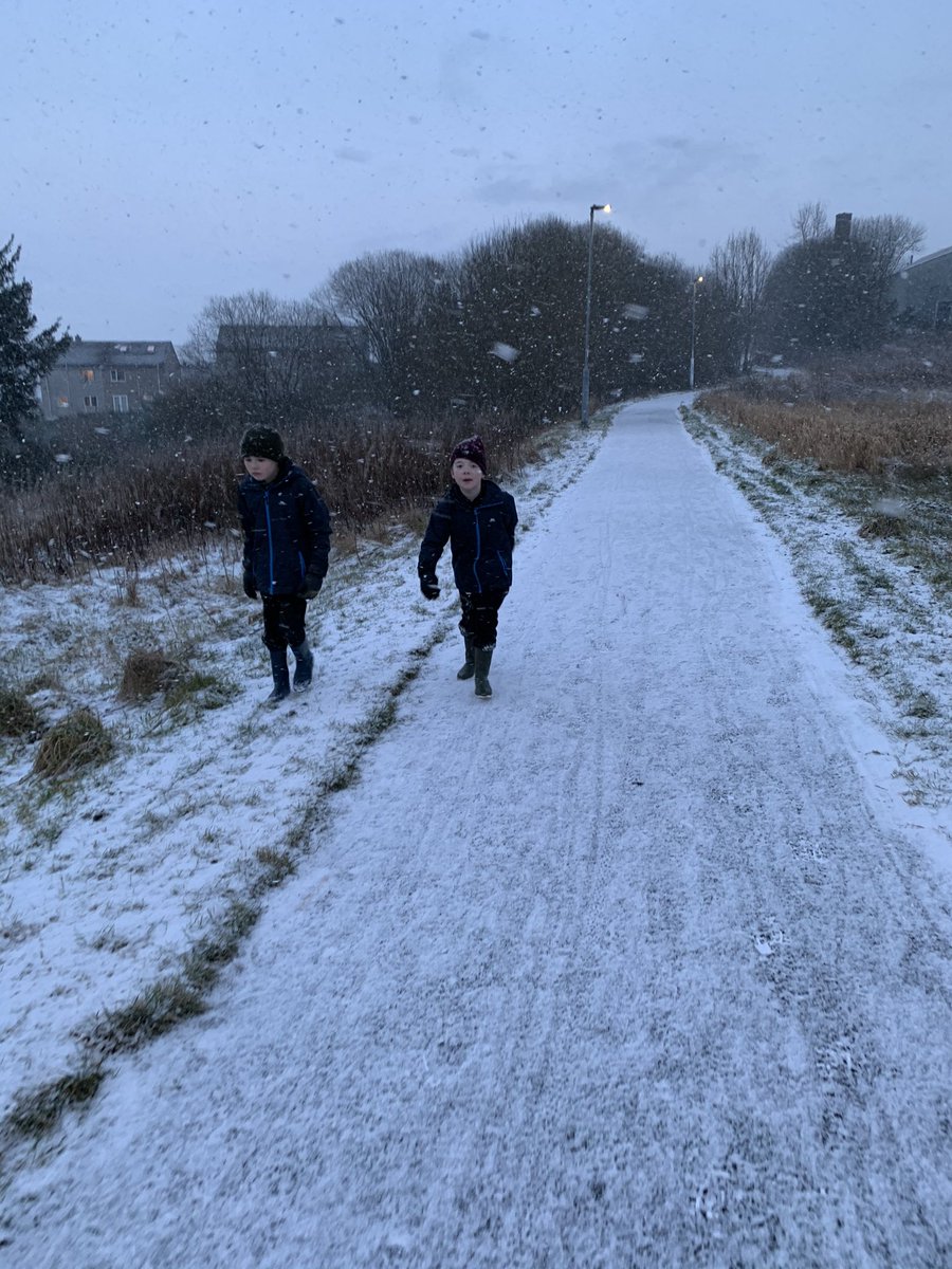 Day 1 of active schools challenge. Andrew and Callum had a winters walk <a href="/ActiveSchoolsIC/">ActiveSchools Inverclyde</a> <a href="/SMPG1964/">St Michael's Primary</a>