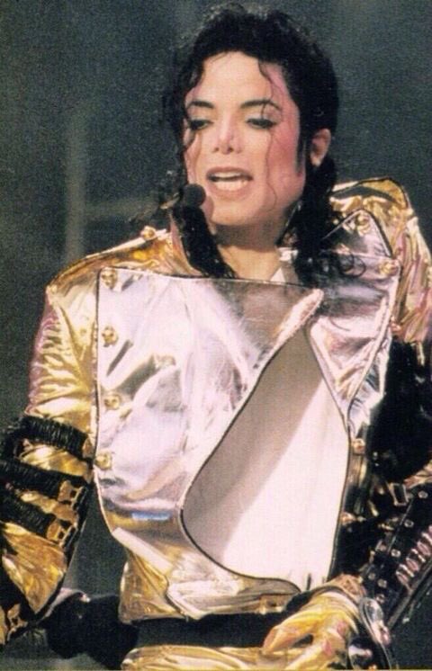 michaelxscape58's tweet photo. History Tour #MichaelJackson https://t.co/s6tiOQQRXh