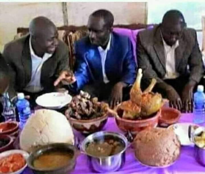Hivi ndio mambo huwa men's conference.....inua mkono tuesabu watakaokuwa...#uluukha ni roll call