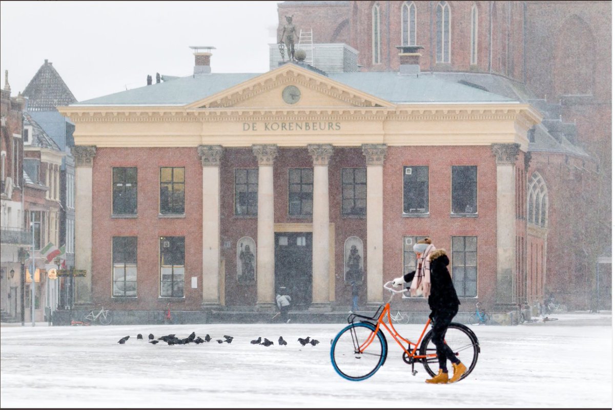 Kortgeleden berichtte Sax Architecten dat de Korenbeurs in Groningen uit de steigers is. En kijk nou toch eens hoe mooi het gebouw zich verhoudt tot de sneeuw!  
saxarchitecten.nl/korenbeurs-gro…