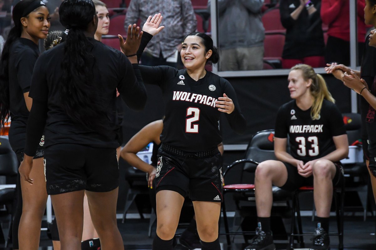 WorldExposureWB's tweet photo. Raina Perez is putting on a play-making show this year. The graduate guard tied her career high with 13 assists yesterday. Also impressive, Perez, the conference's leader in assist-to-turnover ratio, turned the ball over just twice.
#Skilloversize #MakeEmNotice https://t.co/9u9Oe9SNeu