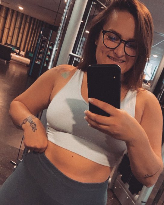 Schenke jedem Tag ein L&auml;cheln ☺️🤍 . #positivevibes #positivethinking #smile #everyday #positivity #loveyourself<a href="/tag/positivevibes"class="tags">#positivevibes</a><a href="/tag/gym"class="tags"><span>#gym</span></a><a href="/tag/smile"class="tags"><span>#smile</span></a><a href="/tag/positivethinking"class="tags"><span>#positivethinking</span></a><a href="/tag/loveyourself"class="tags"><span>#loveyourself</span></a><a href="/tag/germany"class="tags"><span>#germany</span></a>