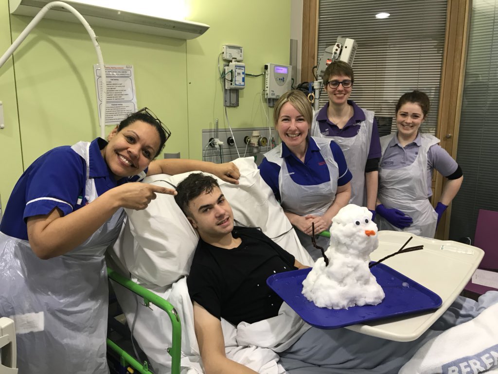NHSMillion's tweet image. Last time there was major snow, this patient was gutted to be missing it.

So the staff at @GreatOrmondSt brought the snow to him 💙

Please spare a RT for all the NHS staff who go the extra mile for their patients.
