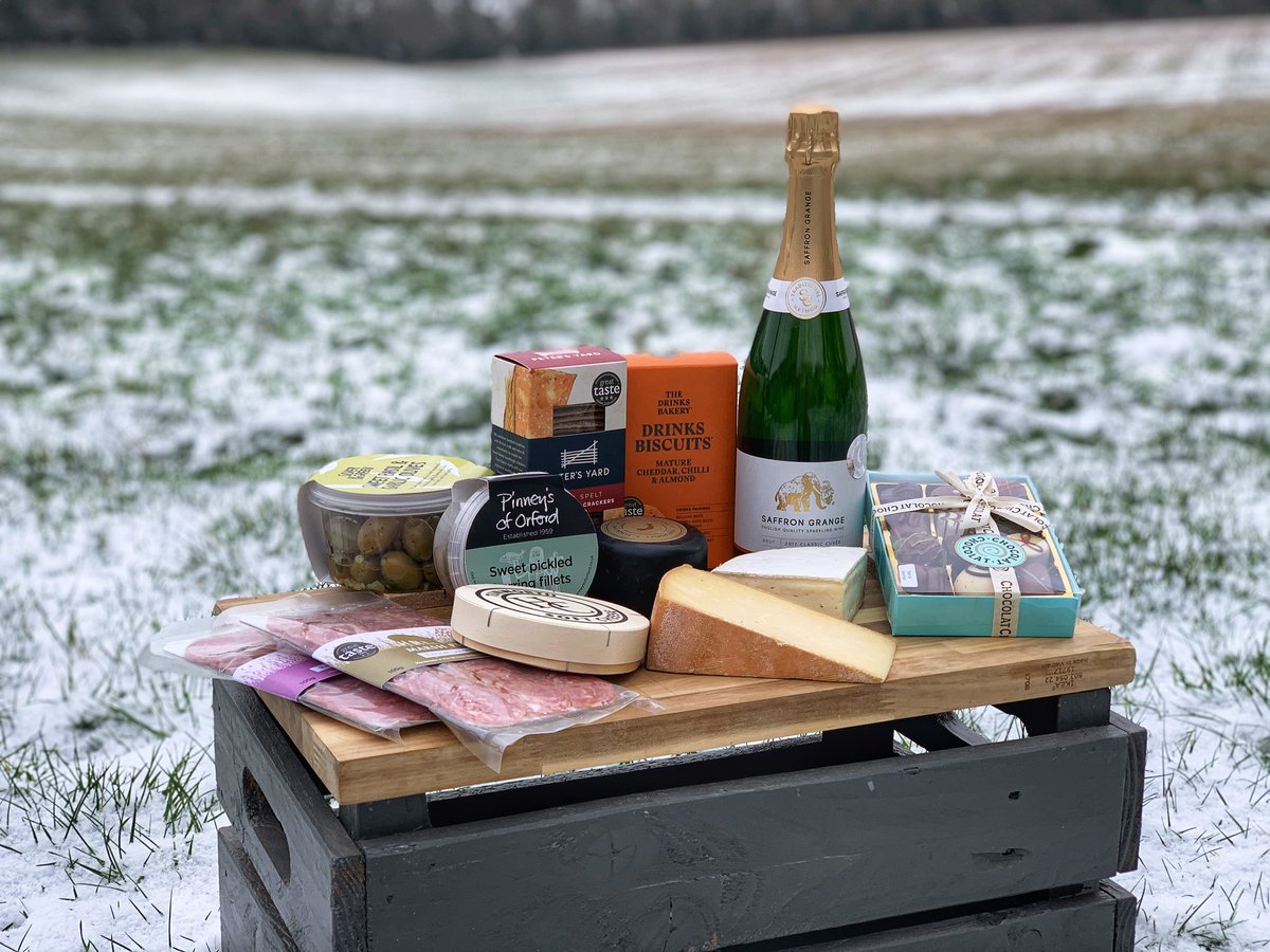 ❤️GIVEAWAY ❤️
This Valentine's Day, we have curated a selection of our favourite products for one lucky person to win. 
To make date night extra special, we are giving away a selection of glorious luxurious products worth over £80.

To enter simply head to our Facebook page.