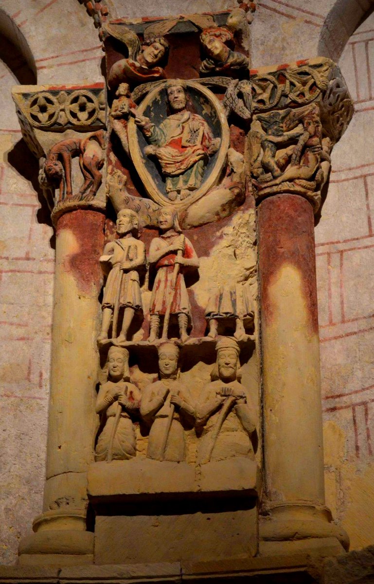 Difícil es encontrar en el románico esculturas decorando un ábside...En la Iglesia de Santiago, Turégano #Segovia apareció este programa escultórico a finales de los 80, oculto tras el retablo barroco.
vía @cylromanica