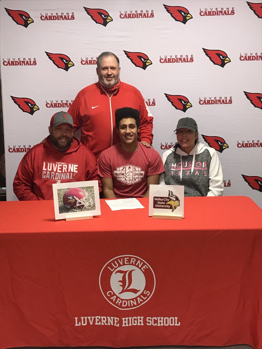 LashadS's tweet photo. Thank you @VCSU_Football for the opportunity to continue playing football and receive a degree at the same time!  Thank you @ToddOye @VikingsMHS @FootballLuverne for coaching me and teaching me the game!  @CoachYorek @TheCoachBouma @GreggHorner excited to get to work! https://t.co/zl58SCRnDm