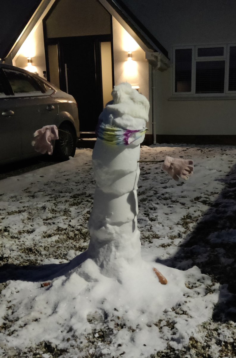 JayLouiseKnight's tweet photo. According to our postman, our snowman looks a bit naughty ๐คญ
#wrongtypeofsnow https://t.co/1vVLGB3XWi