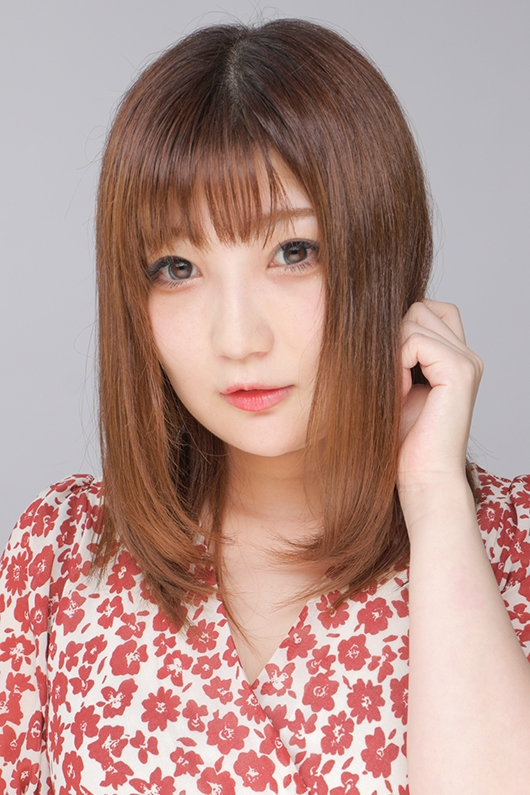 Komatani Hitomi ( @hitomi_komatani)-Graduated in October 2008 but rejoined as SDN 3rd gen in 2011, graduated again in 2012-Currently signed with Sun Music-Stage plays + occasional movies/drama-Does lives on 17live and insta-Close to many AKB grads