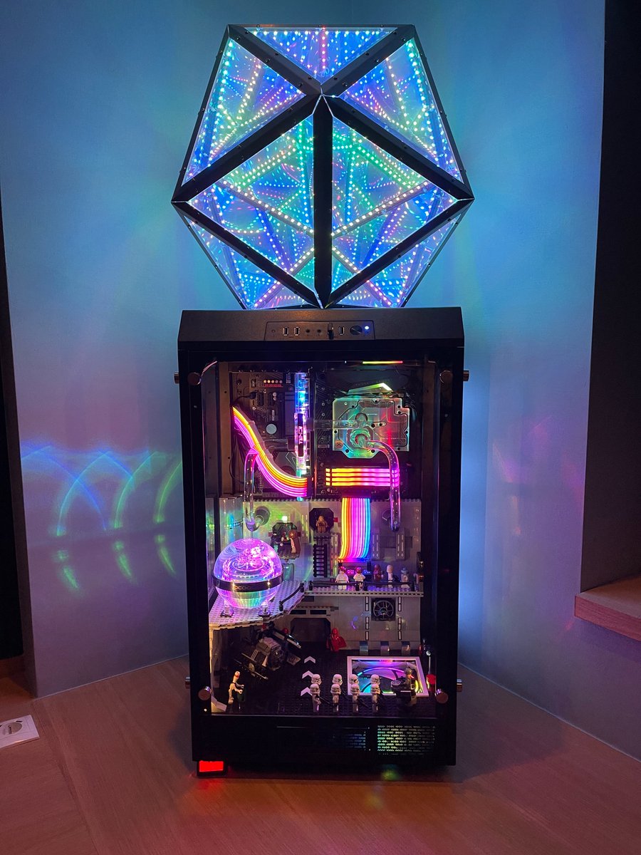 _Greever_'s tweet photo. #jaywhatdoyouthink4 I combined LEGO, Watercooling and pretty lights. https://t.co/mY0Bwa1uN6