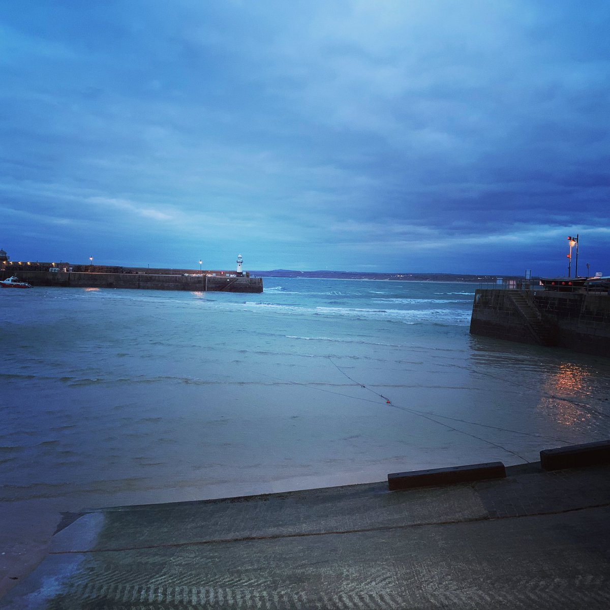 artlanticart's tweet photo. Week 2 of same view, different day. Lockdown Monday 8 February 2021 - View from entrance to studio #stives #cornwall #seekinginspiration #artistinspiration #lockdownlife #sameviewdifferentday https://t.co/K8N7QnLp3Y