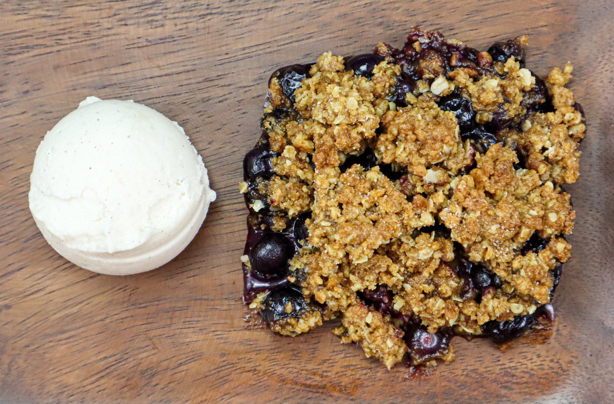 kindavegan10's tweet photo. Delicious recipe that anyone can try! This blueberry crumble is absolutely amazing, the perfect balance of sweet + crunchy. Goes great with vegan vanilla bean ice cream : )  Enjoy! 🫐

#KindaVegan #Vegan #Inclusivity #BlueberryCrumble #VeganDessert #VeganVanillaBean #Blueberries https://t.co/Txk2heXaL9