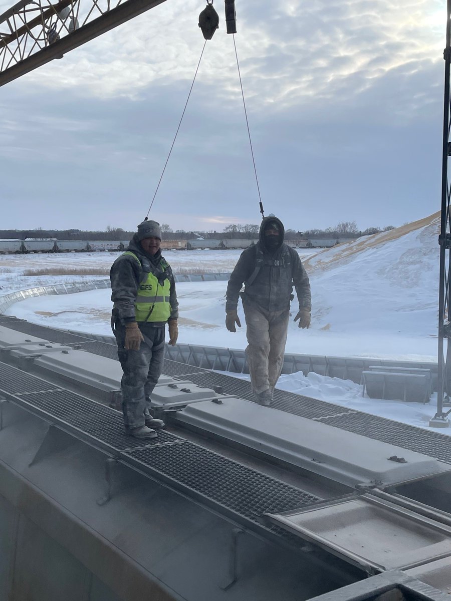 cfscoop's tweet photo. Shout Out to the CFS Train Loading Team!
This CFS Team loaded 2 trains in Freezing Cold Temps! One headed to Arizona & the other to New Orleans. Thank you to this dedicated team who braved the weather, operated safely, & turned these trains around. #cfsproud #cfsgrain #cfssafe https://t.co/eqZ9DmR6h6