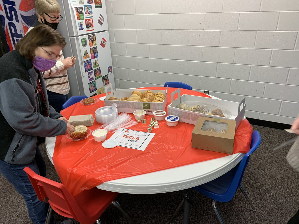 mrsgallesfcs's tweet photo. FCCLA Week: Monday
❤️ Today we told our staff THANK YOU for helping us grow beyond measure and supporting our chapter. #fcclaweek #fccla #nefccla #growbeyondmeasure https://t.co/zIsk9TzqPd