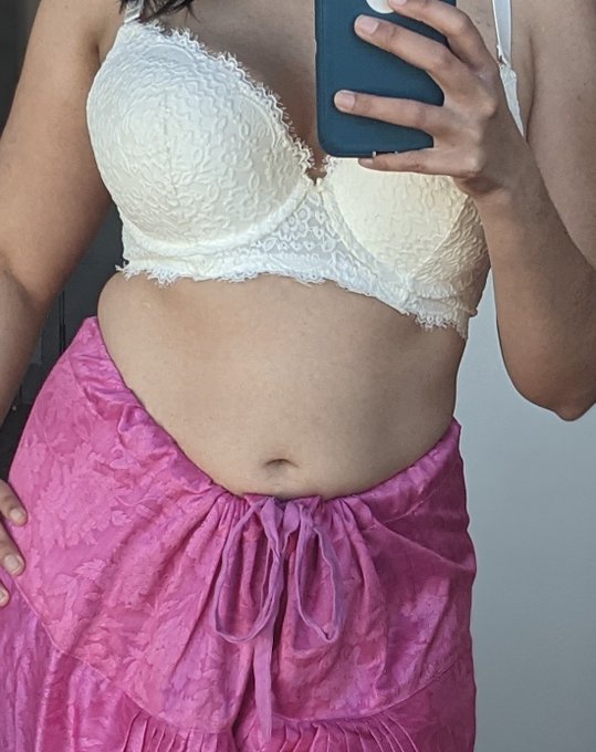 GULABI 🌹 https://t.co/TFEamd61iE