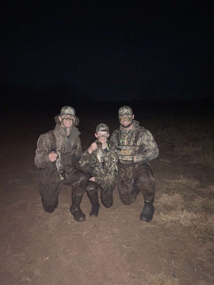 huntk_tanner2's tweet photo. Had a very memorable season this year!! Teach them young!!#blessed https://t.co/FwjcjrZ9RH