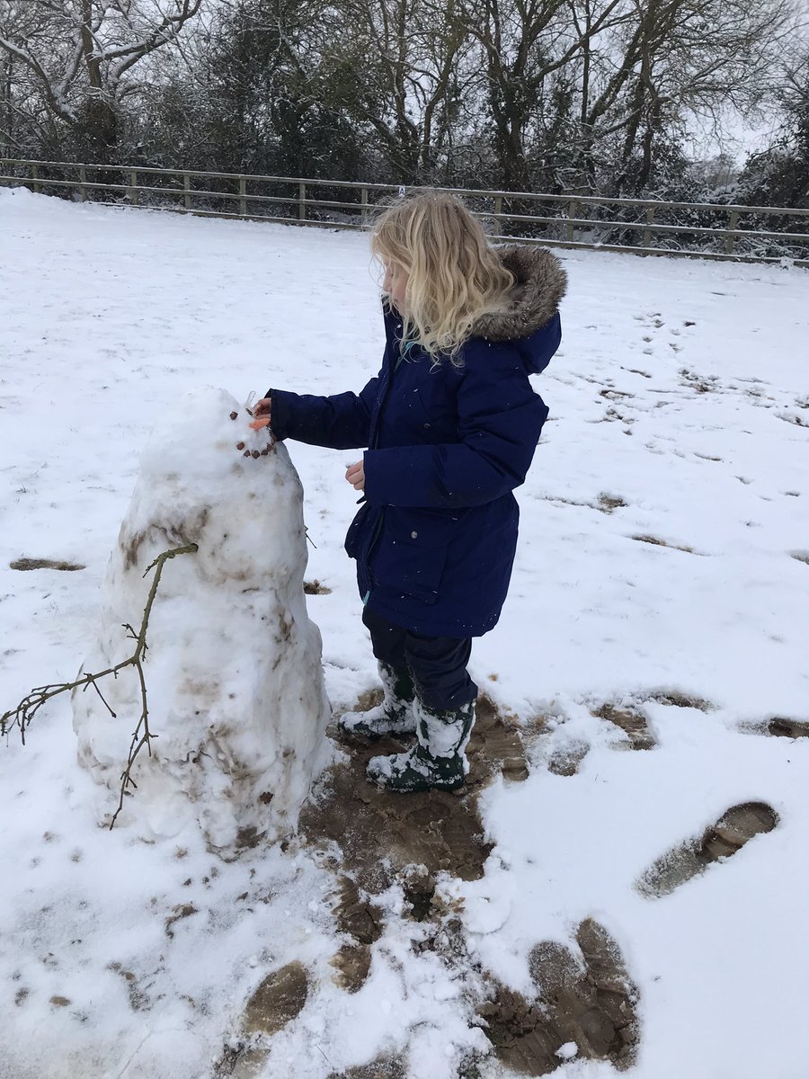 florentine_in's tweet photo. @StGregoryCEVCP more snow photos 🦄👍🏻 https://t.co/cUNbMjuFAL