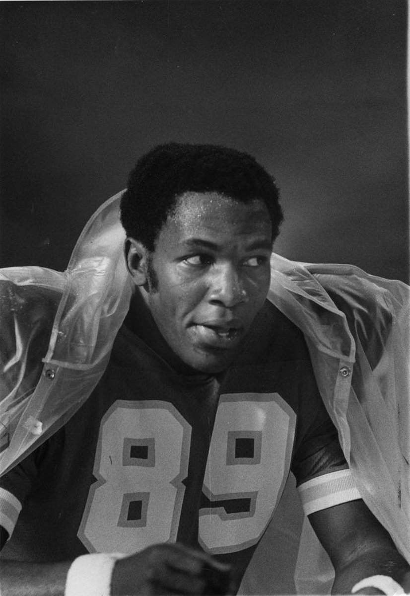 PVAMU's tweet photo. Congratulations @quintonjbell on becoming a 2021 Super Bowl Champion! 💜💛🏈
•
•
Flashback to 1970, former PVAMU football player Otis Taylor won the Super Bowl with the Kansas City Chiefs. Taylor is the all-time leading wide receiver in PVAMU history. #AAHM #BHM #PVAMUHistory https://t.co/w1MpJrl2zf