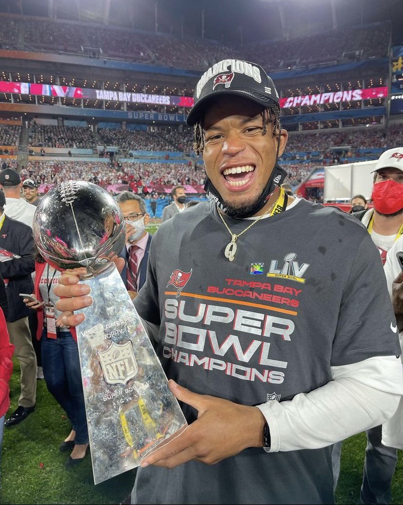PVAMU's tweet photo. Congratulations @quintonjbell on becoming a 2021 Super Bowl Champion! 💜💛🏈
•
•
Flashback to 1970, former PVAMU football player Otis Taylor won the Super Bowl with the Kansas City Chiefs. Taylor is the all-time leading wide receiver in PVAMU history. #AAHM #BHM #PVAMUHistory https://t.co/w1MpJrl2zf