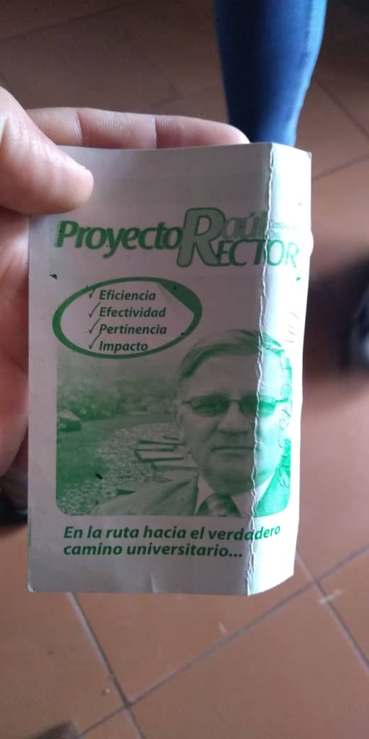djcofla's tweet photo. Absurdo que quieran terminar el semestre 2019-3 en 6 semanas vía virtual con muchos problemas eléctricos e Internet deficiente.. Buena gestión @Abejaarr #Unet #6NoEsSuficienteUNET https://t.co/1dkM9ZSBy2