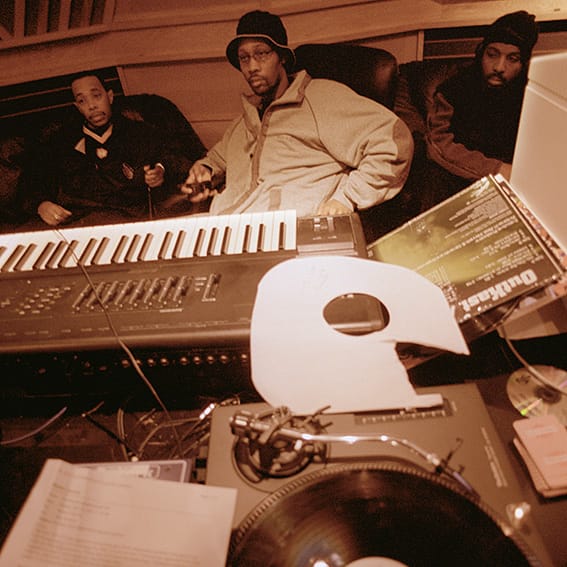 NMoH's tweet photo. Back in the studio like we never left...
#nmoh #hiphop #hiphopculture #rza #wutang https://t.co/lgHYkr9tad