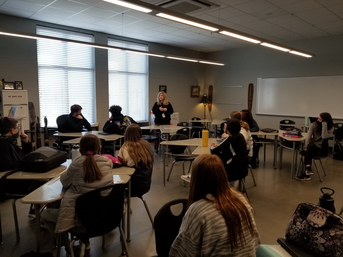 marla_thomas1's tweet photo. Full day of information @PelhamParkMS talking with 8th graders in Mr. Lewis' classes about the updated math progression and CTE offerings @PelhamHighAL @shannonbogert1 @val_slay @PelhamSchools https://t.co/nfjfEpJ4Ml