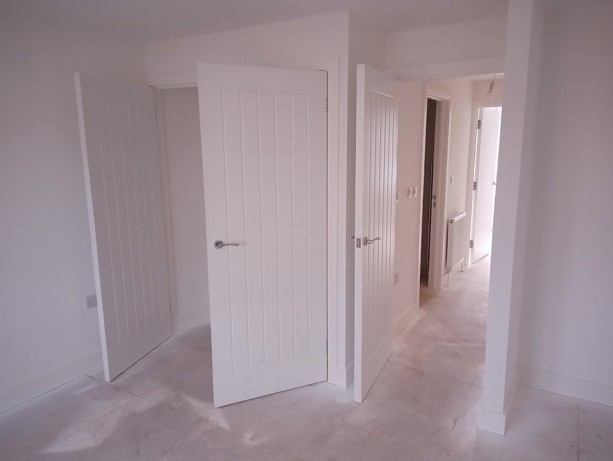 mkpsdevon's tweet image. 2x New builds sprayed and ready for carpets........looking good ! #exeter #spray #decoration