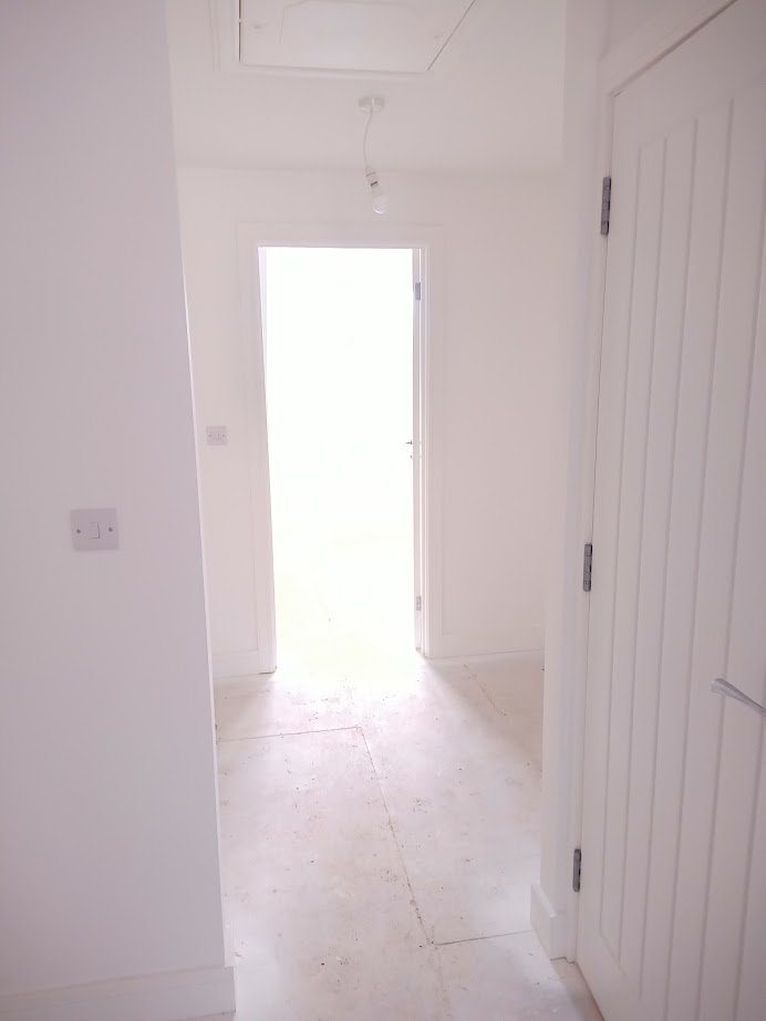 mkpsdevon's tweet image. 2x New builds sprayed and ready for carpets........looking good ! #exeter #spray #decoration