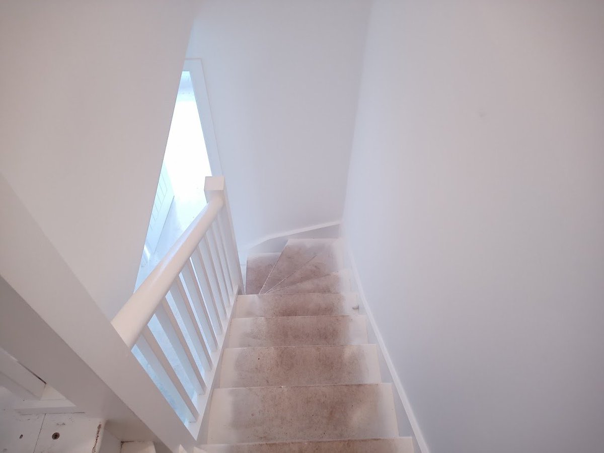 mkpsdevon's tweet image. 2x New builds sprayed and ready for carpets........looking good ! #exeter #spray #decoration