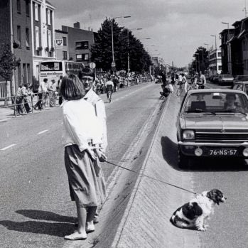 elineschmeets's tweet photo. Samen met @MyDearHunter woon ik drie maanden in de grens straat Nieuwstraat/Neustraße om hier samen onderzoek te doen naar de rol die context, plaats en cultuur (zouden kunnen) spelen in het Europese integratieproces ✨ #criticalregionalism #borderstudies https://t.co/AwUv99QAuC