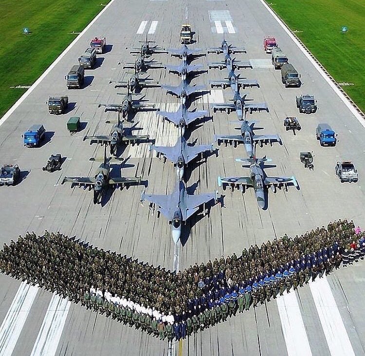 DreamAircrafts's tweet photo. Army Green....

#sky #AvGeek #aviationphotography #RonWright #iCarly #naya https://t.co/vWeKuqDmiD