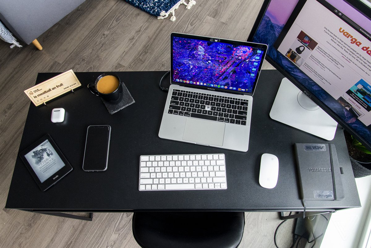 What’s on your desk, <a href="/kaitlin_hatton/">kaitlin hatton</a>?
theverge.com/21409065/remot…