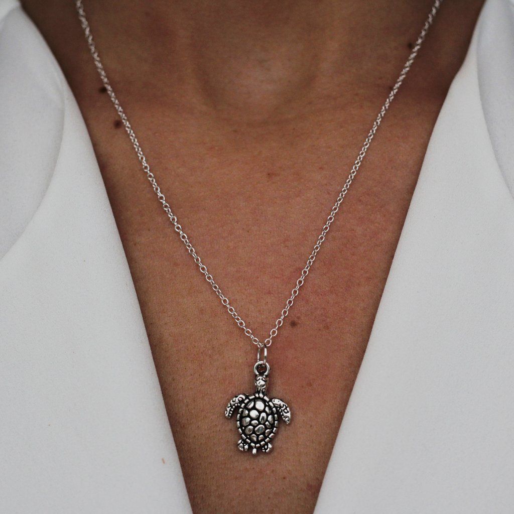 Jenems_'s tweet image. Grab one of our sterling silver necklaces for under £10! jenems.com/collections/un…