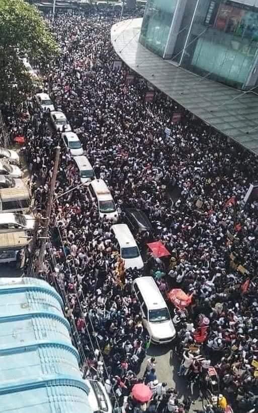 assh_1996's tweet photo. #UNSecretaryGeneralMrAntnioGuterres #USPresidentMrJoeBiden #UKPrimeMinisterMrBorisJohnson
People of Myanmar urgently need help and kindly consider as an urgent matter. If you leave it too long our people will be get shots sooner or later even protesting peacefully.#Helpburma 🙏🏻 https://t.co/2nmWpuG7iV
