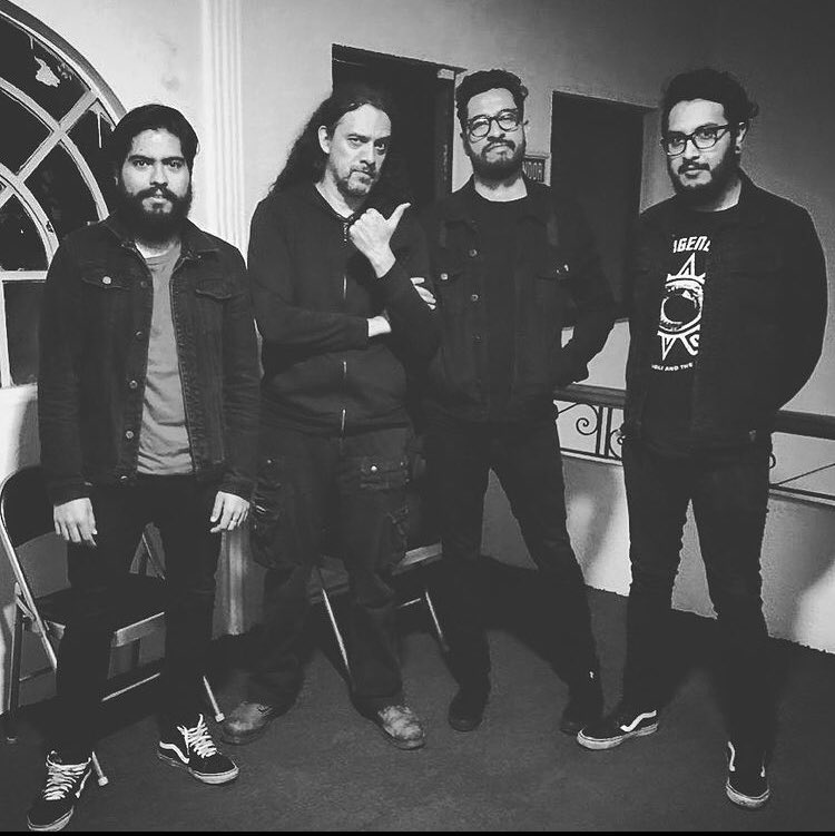 Feliz cumpleaños <a href="/ivannieblas/">Ivan Nieblas El Patas 👹</a> gracias por todo lo qué haces por la música, ⚡️abrazo y mucho R&amp;R!!