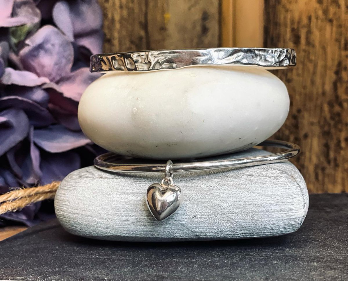 Unconditional love is known as affection without any limitations, or love without conditions 💜 

Whether it’s a friend, mother, daughter or grandma why not surprise someone special with our blushing heart.

We write a personalised message from you so email info@racheljeffrey.com